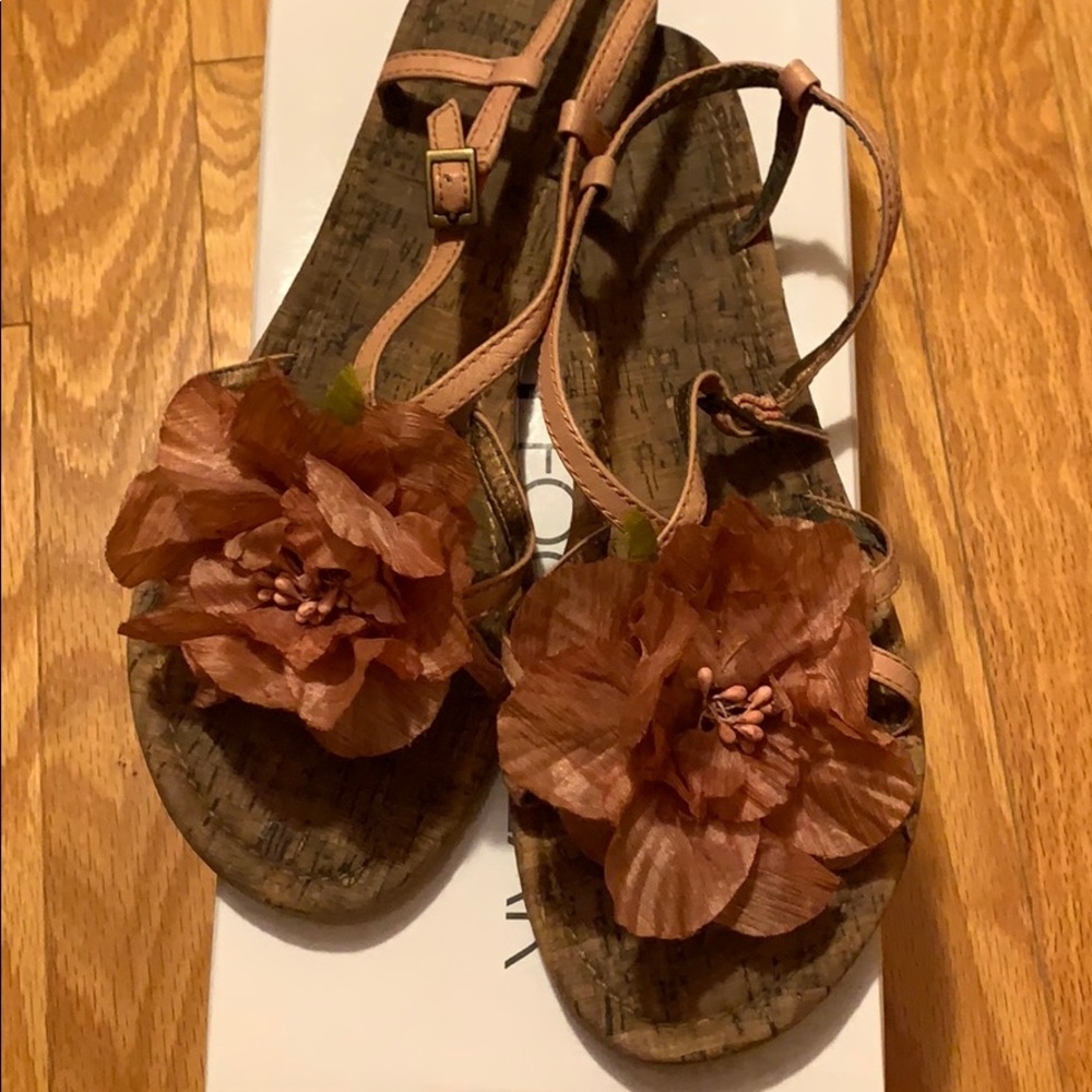 Report Cobb Pink sandals size 9